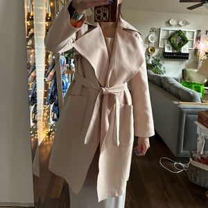 101: Trench coat. In great condition